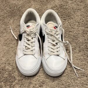 Nike Court Legacy Lift